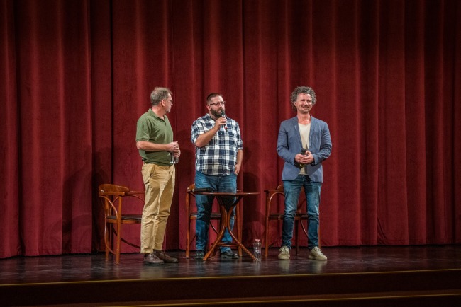 Premier előtti közönségtalálkozós vetítések