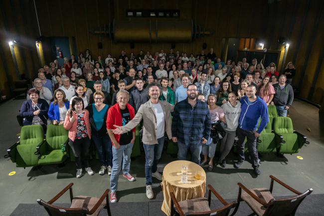 Premier előtti közönségtalálkozós vetítések